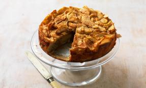Apple and cinnamon cake Apple and cinnamon cake