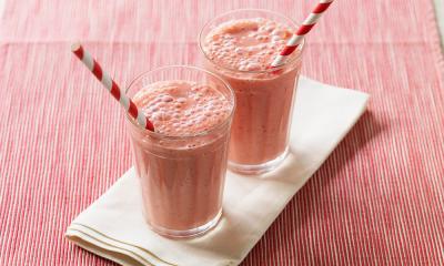 Peach and raspberry smoothie Peach and raspberry smoothie